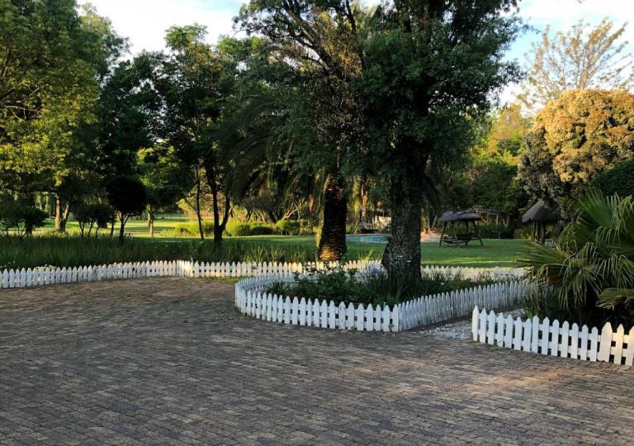 Weeping Willow Midrand Bagian luar foto